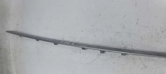 Mercedes-Benz ML W164 Dashboard glove box trim A1646830270