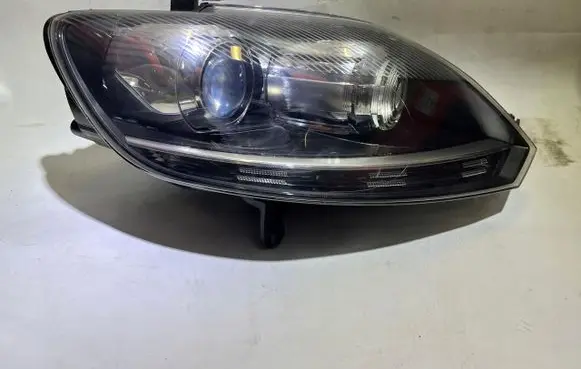 Volkswagen Golf VI Headlight/headlamp 5M1941754B