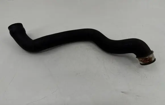 Coolant pipe/hose