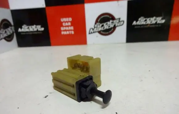 Chrysler Town & Country III Brake pedal sensor switch 04671335