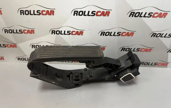 Mercedes-Benz CLS C219 Accelerator throttle pedal A2113000504