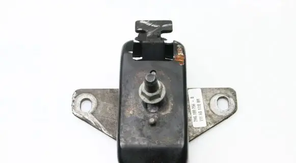 Volkswagen Amarok Engine mounting bracket 2H6199256B