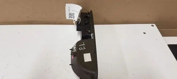 Volvo V50 Electric window control switch 8679667 30710787 30710788