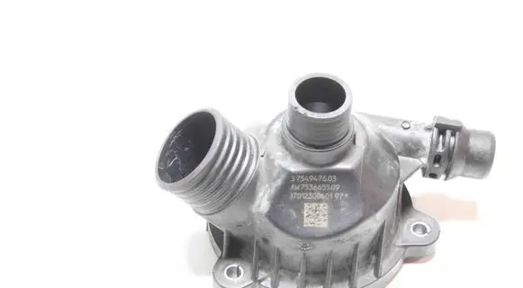 BMW Z4 E85 E86 Thermostat housing 7549476