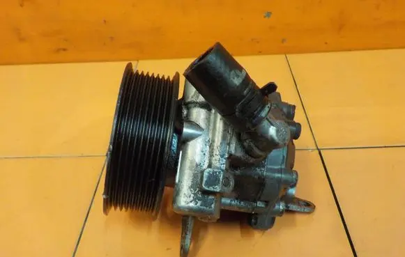 Land Rover Range Rover Sport L320 Power steering pump 7696974131