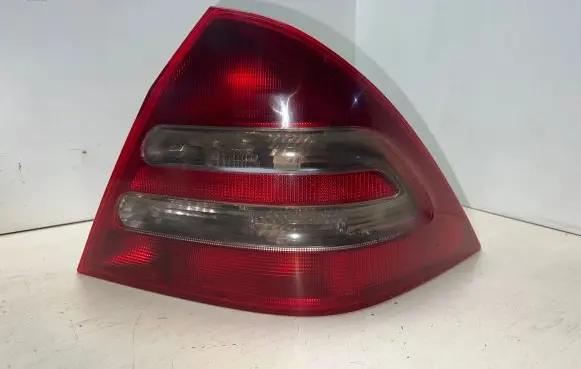 Mercedes-Benz C W203 Rear/tail lights ulo3311