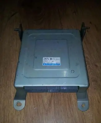 Mazda 323 Engine control unit/module z57318881 E2T84986M