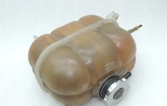 Chrysler Grand Voyager V Coolant expansion tank/reservoir