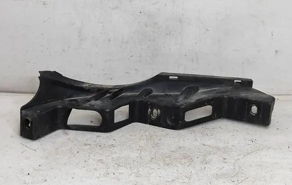 Volkswagen PASSAT B6 Front bumper mounting bracket 3C0807889