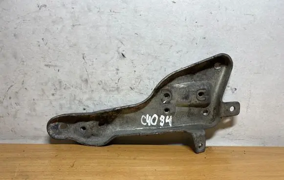 Mercedes-Benz E W212 Other engine bay part A6510901041 C4084