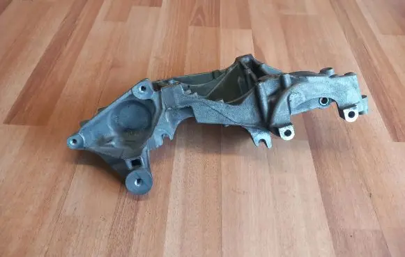 Renault Laguna III Generator/alternator bracket 117103585R