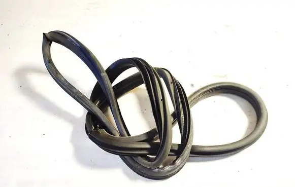 Opel Astra H Rubber seal front coupe door 