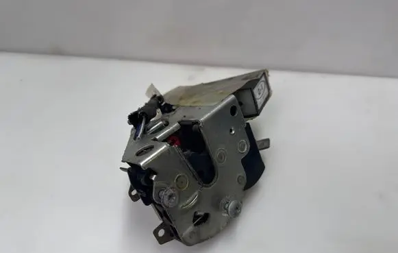 BMW 5 E34 Rear door lock 8138928