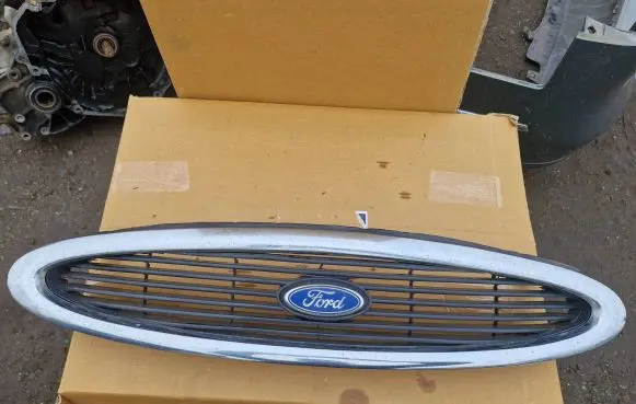 Ford Mondeo MK II Bonnet/hood grill 