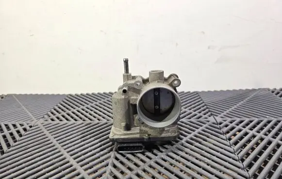 Toyota Prius+ (ZVW40) Throttle valve 2203037060