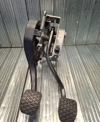 BMW X1 E84 Pedal assembly 2283725 5773670 678711