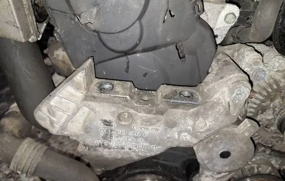 Volkswagen PASSAT B6 Engine mounting bracket 03g199207f