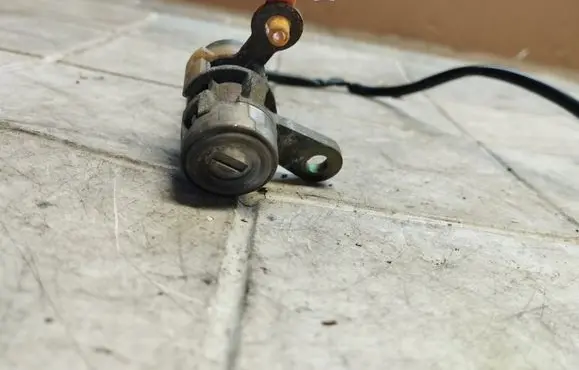 Subaru Outback Tailgate exterior lock 
