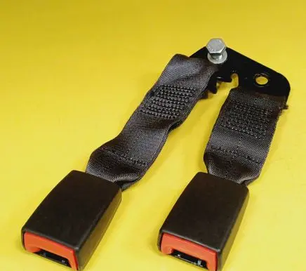 Middle seatbelt buckle (rear)