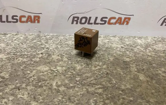 Opel Insignia A Other relay 13306940 7733