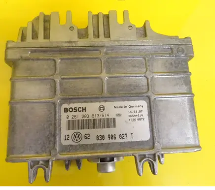 Volkswagen Golf III Engine control unit/module 0261203613 030906027T