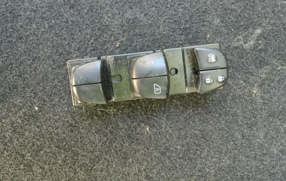 Nissan Juke I F15 Electric window control switch 254011KK5E