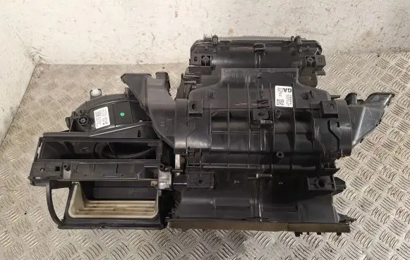 Toyota Avensis T270 Interior heater climate box assembly 8713002321 8705002A00