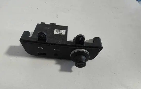 SsangYong Korando USB socket connector 202008944