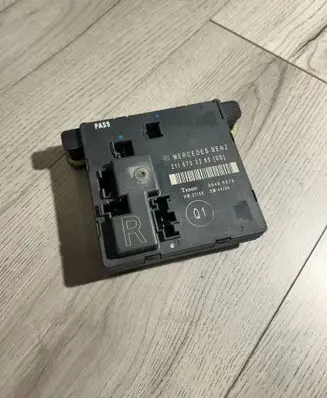 Mercedes-Benz E W211 Door control unit/module 2118703285 00406079