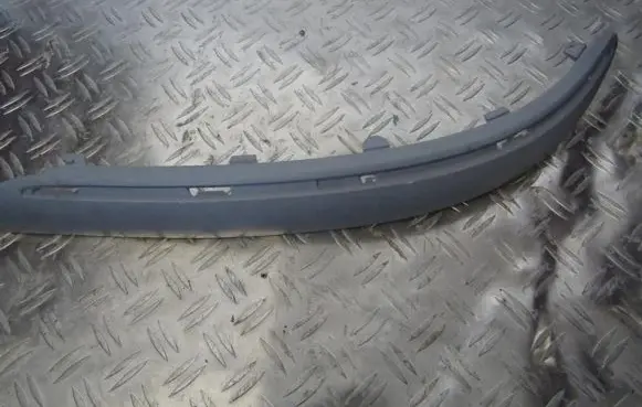 Front bumper splitter molding