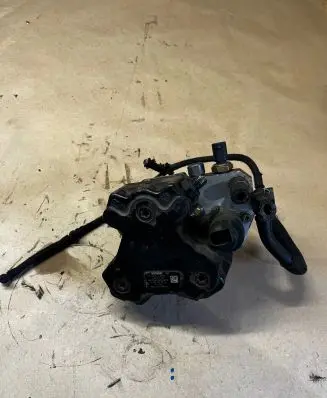 Mitsubishi Colt CZ3 Fuel injection high pressure pump A6400700701 0445010120