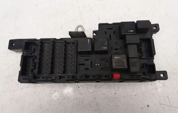 Volvo XC70 Fuse module 8637841 518322326