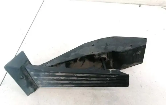Accelerator throttle pedal