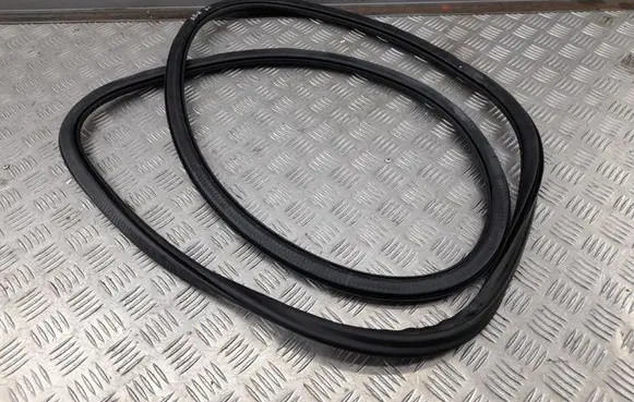 Audi A8 S8 D4 4H Front door rubber seal 4H0831721F