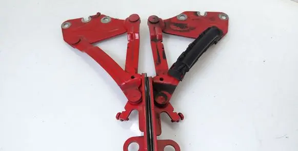 Volkswagen Golf Plus Engine bonnet/hood hinges 5M0823301 5M0823302