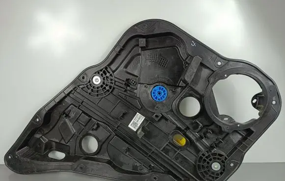 Rear window lifting mechanism without motor