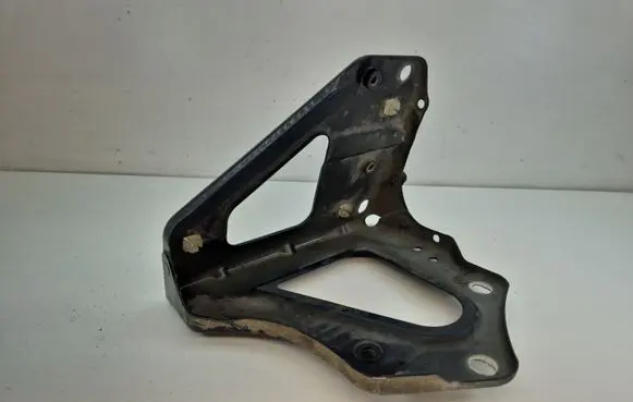 Audi A6 S6 C6 4F Fender mounting bracket 4F0821136A