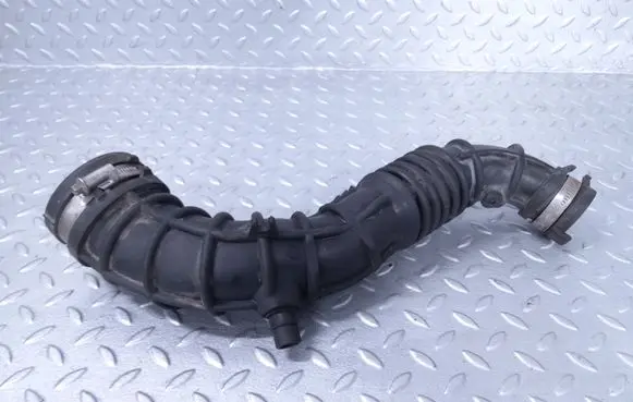 Renault Clio III Turbo air intake inlet pipe/hose 8200500383