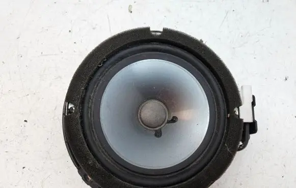 KIA Carens II Front door speaker 963301D200