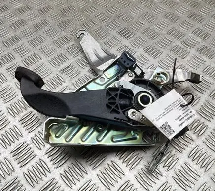 Mercedes-Benz E W212 Brake pedal A2124200384