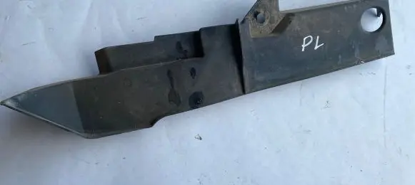 Honda CR-V Fender mounting bracket 74206SWWGM1