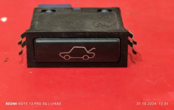 BMW 5 E39 Tailgate opening switch 8365579 03052500 459700