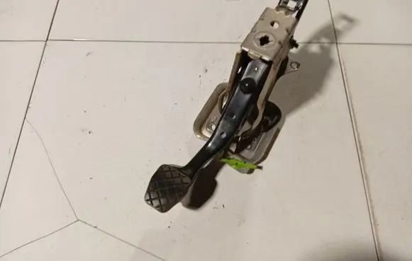 Volkswagen Touran I Brake pedal 1T1721057L