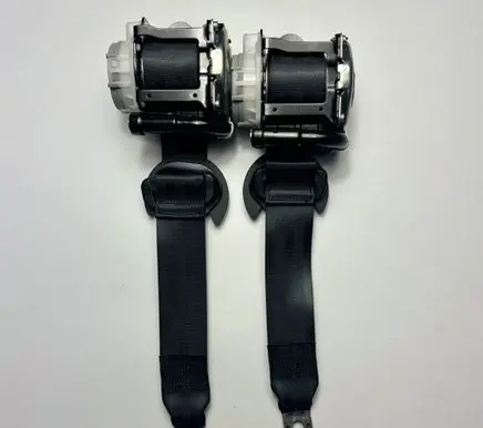 Volkswagen Touareg III Set of seat belts 760857806 760857805
