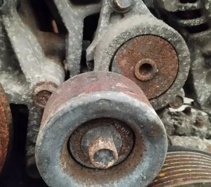Mazda 6 Generator/alternator belt tensioner
