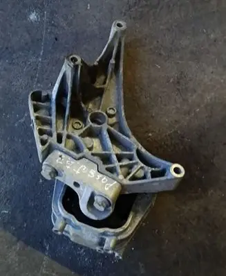 Volkswagen PASSAT B7 Engine mounting bracket 03L199207