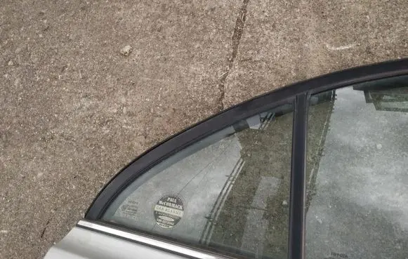 Toyota Avensis T250 Rear vent window glass 
