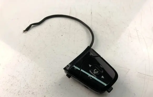 Steering wheel buttons/switches