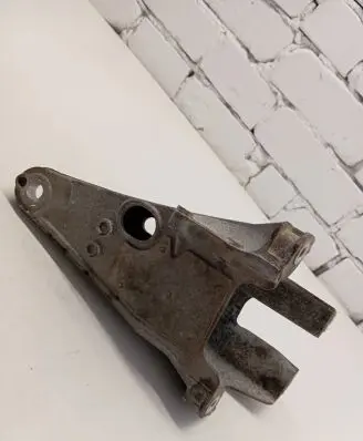 Volkswagen Transporter - Caravelle T5 Engine mounting bracket 7H0199370L 7H0199370M AIS19C03