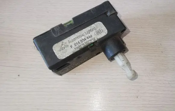 Mazda 6 Headlight level adjustment motor F014004440